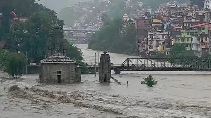 ভারতের হিমাচল প্রদেশে ভারী বৃষ্টি, প্রাণহানি বেড়ে ২১৯
